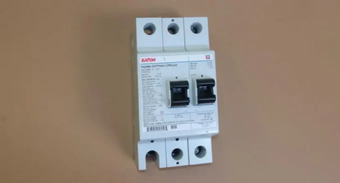 eaton corporation bd1520 duplex 15/20a circuit breaker